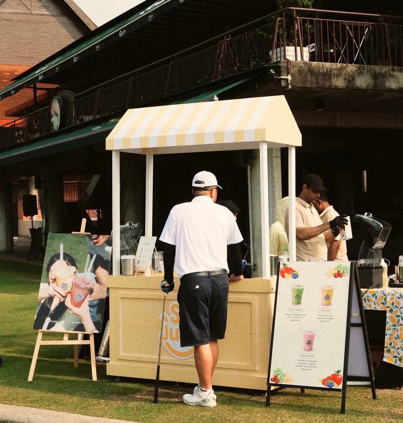 A guest ordering at the SoJuice cart during a golf tournament