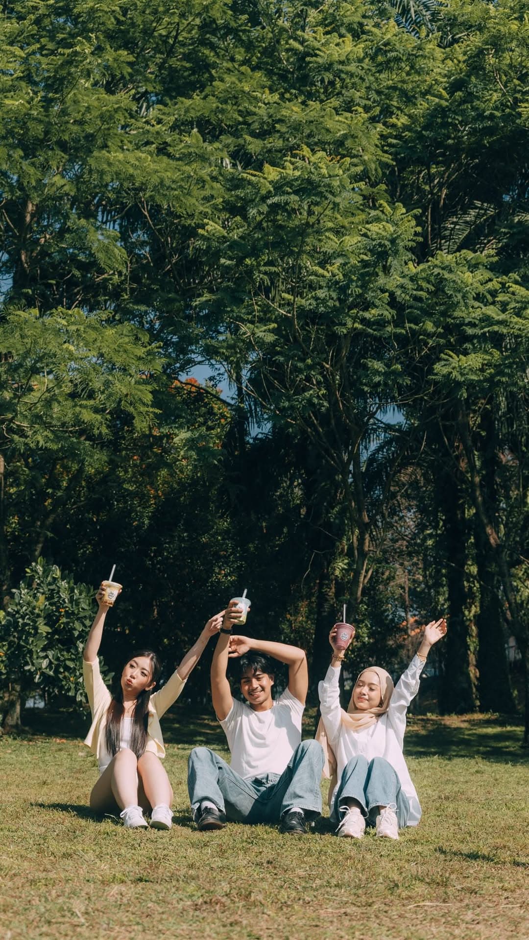 Customers with SoJuice drinks